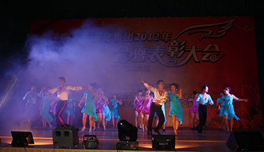 霸王花開朵朵艷，盛世歡騰迎新年