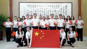 愿以吾輩之奮斗，獻禮祖國之奮進|廣東霸王花集團獻禮祖國73周年，祝愿祖國國泰民安，繁榮昌盛。